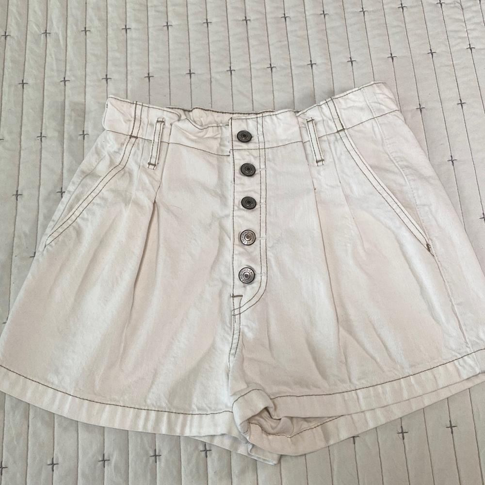 White Abercrombie & Fitch natural rise short with button fly